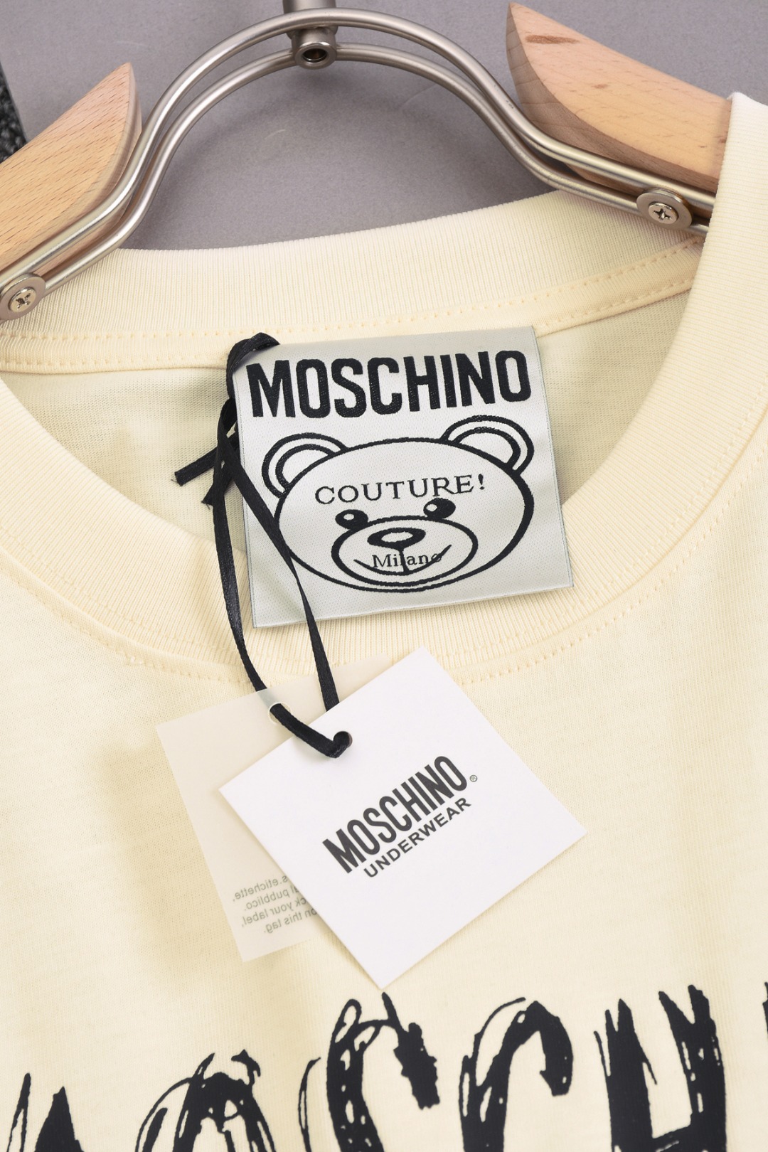 25SS Moschino Men’s Classic Logo Design T-shirt in Yellow, Black, and Red - 图片 7