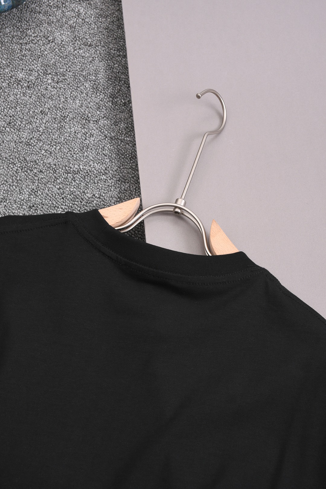 CJ Moschino 25SS Men’s Classic Logo T-Shirt in Yellow, Black, and Red - 图片 3