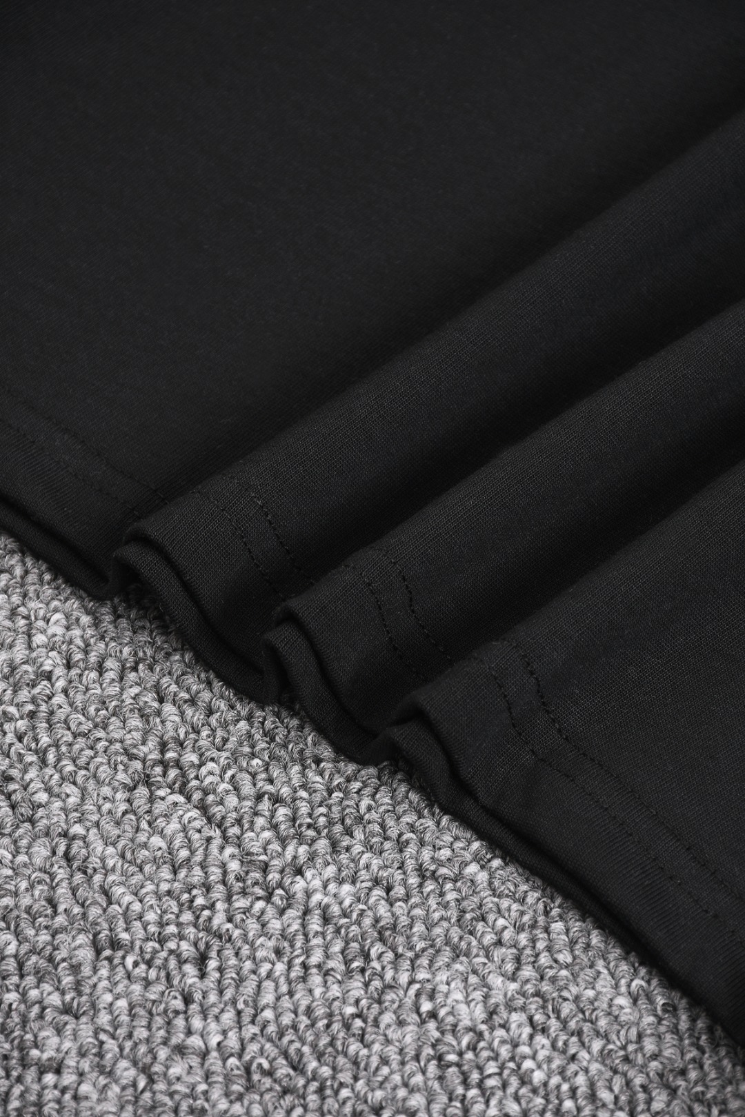 CJ Moschino 25SS Men’s Classic Logo T-Shirt in Yellow, Black, and Red - 图片 9