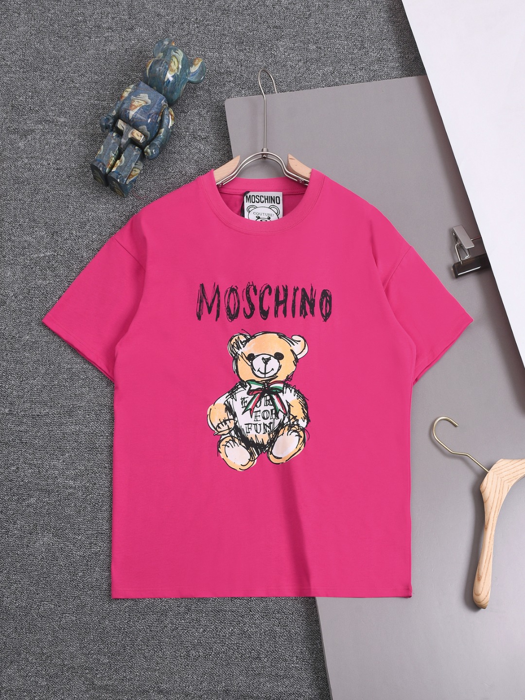 CJ Moschino 25SS Men’s T-Shirt Collection Summary: Classic logo design, durable, cozy.