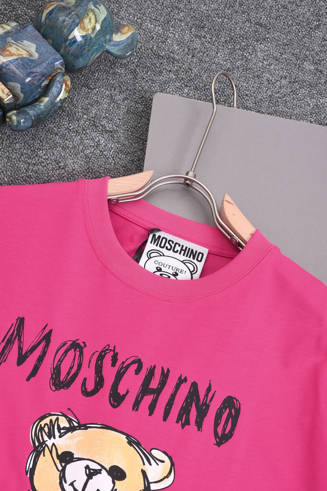 CJ Moschino 25SS Men’s T-Shirt Collection Summary: Classic logo design, durable, cozy. - 图片 2