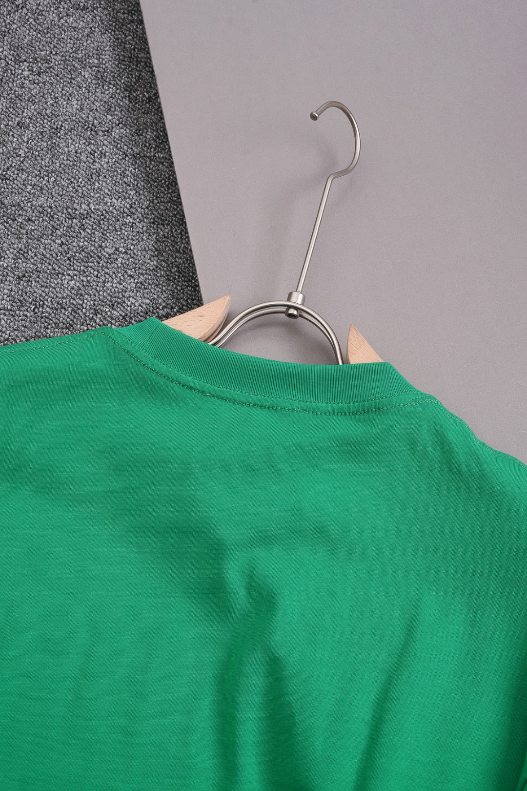 CJ Moschino 25SS T-Shirts: Classic Logo Design, Exclusive Cotton Fabric, Various Colors & Sizes - 图片 3