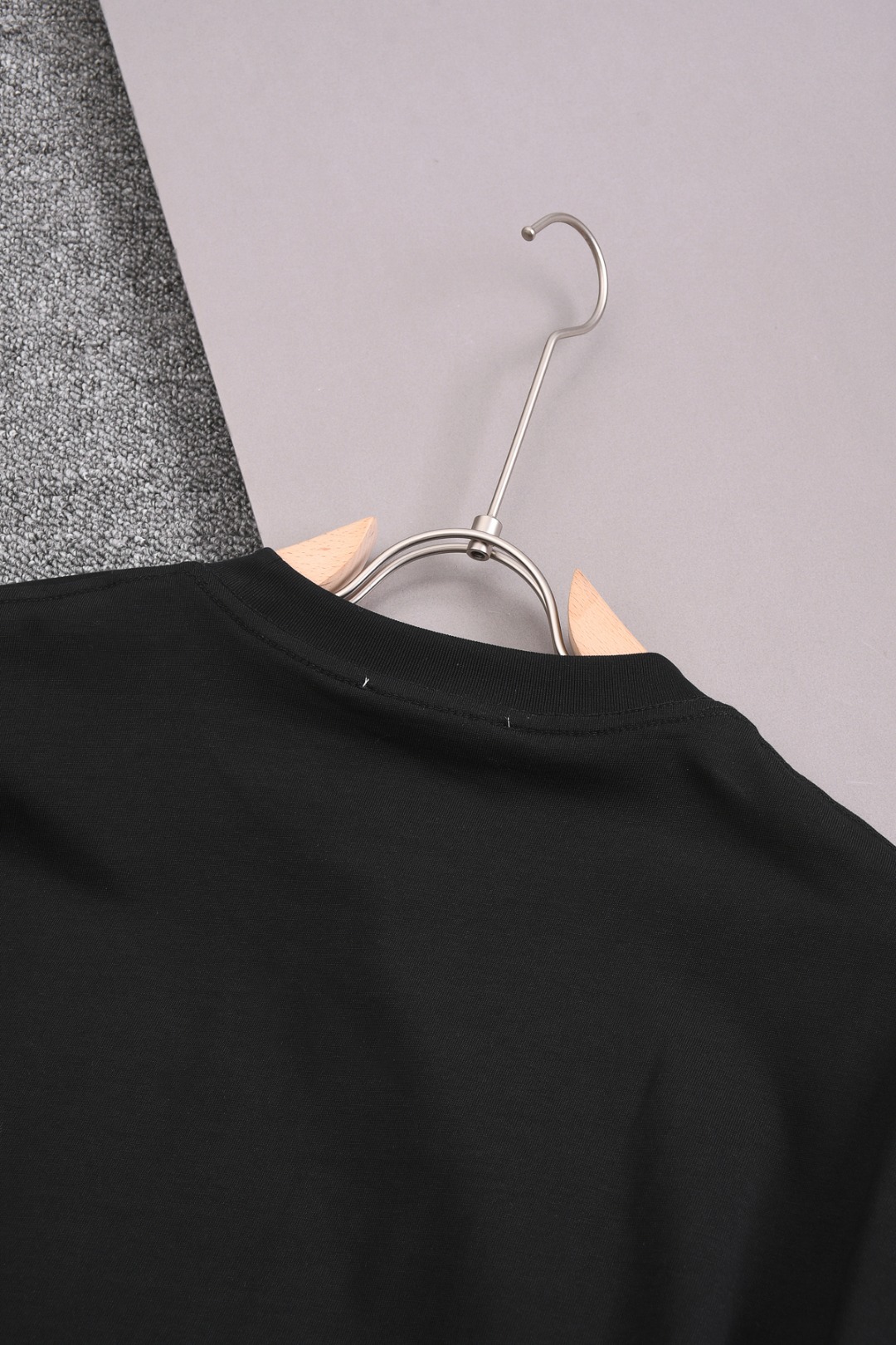 Classic Cj Moschino Men’s T-shirts: Comfortable, Durable, and Stylish in Exclusive Cotton. - 图片 7