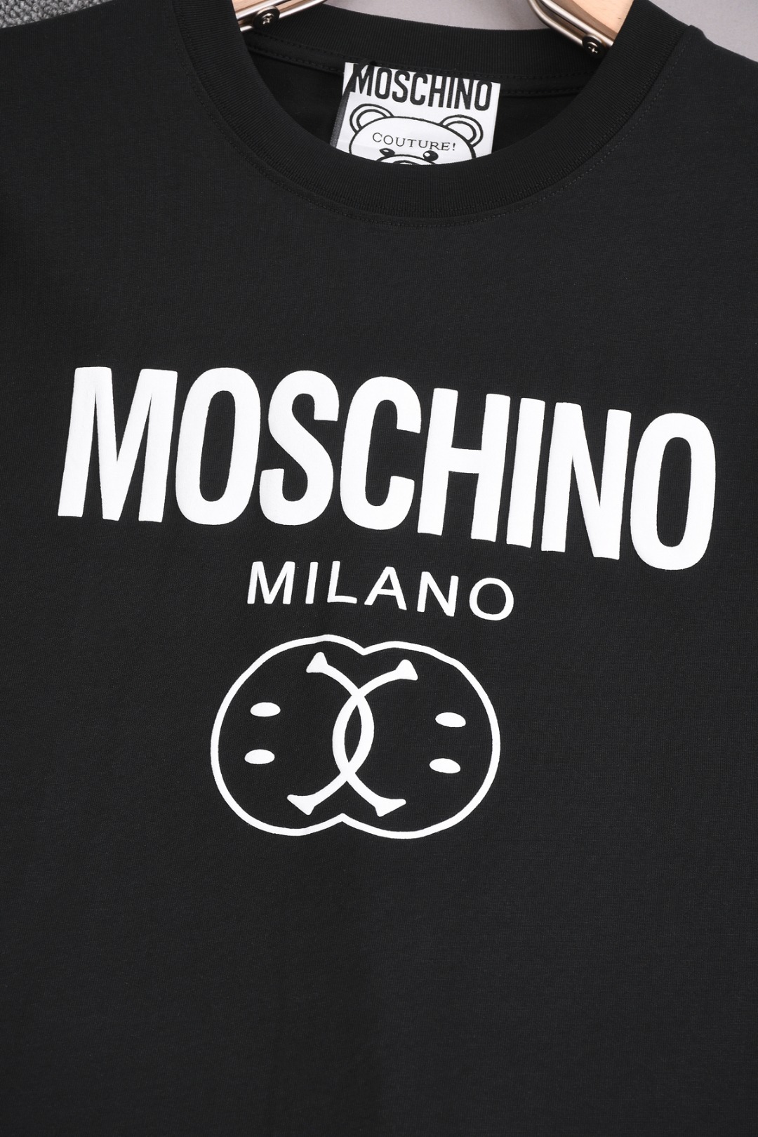 Classic Cj Moschino Men’s T-shirts: Comfortable, Durable, and Stylish in Exclusive Cotton. - 图片 4