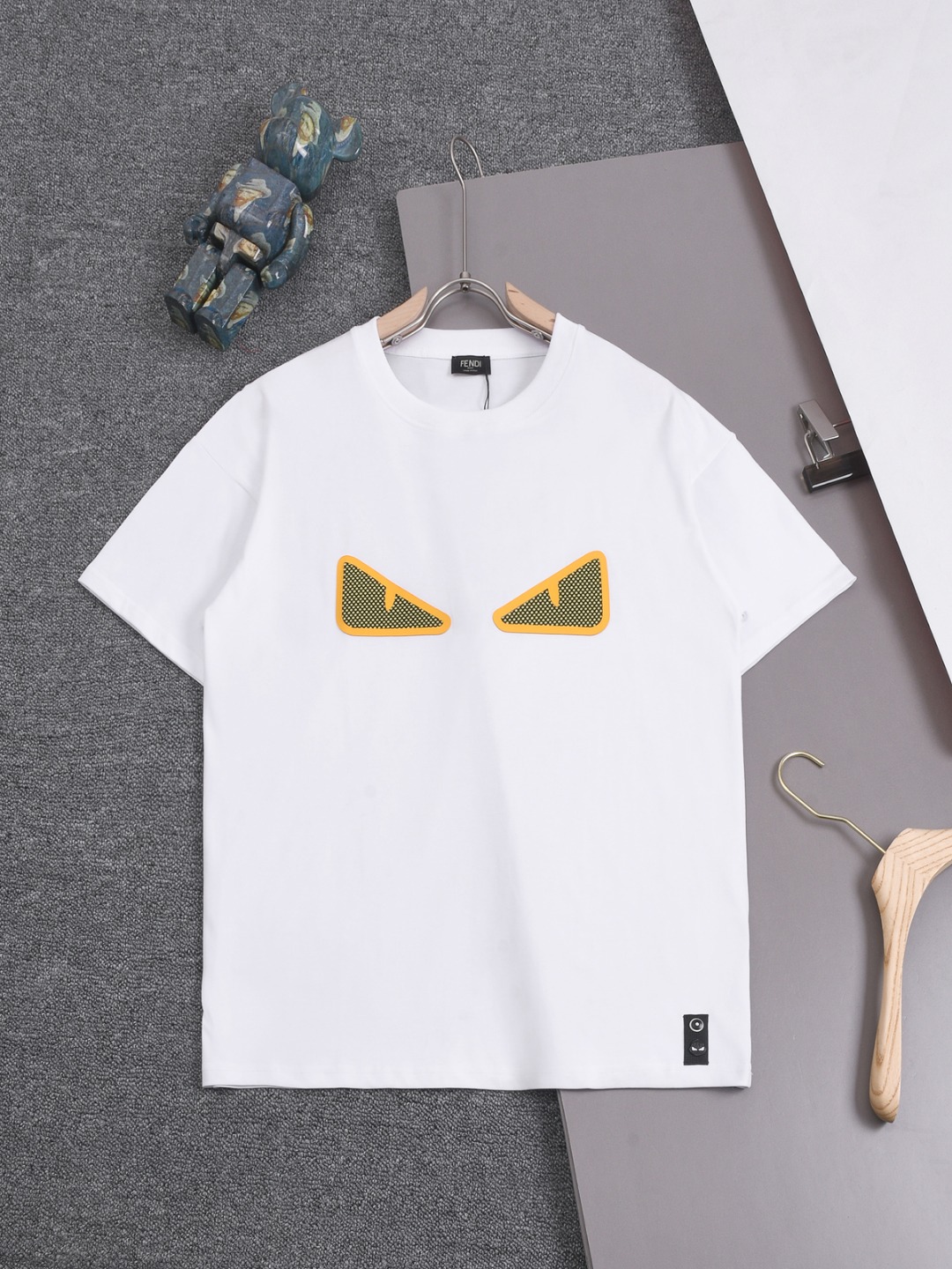 FENDI 25SS Fendi última colección doble FF pequeño monstruo ojos amarillos malla tridimensional estampado cuello redond…