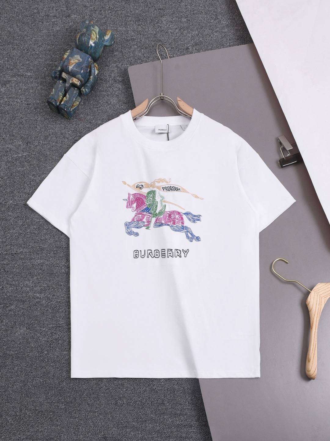 BURBERRY 25SS Burberry último modelo, bordado de caballo de guerra en color, camiseta de cuello redondo de manga corta …