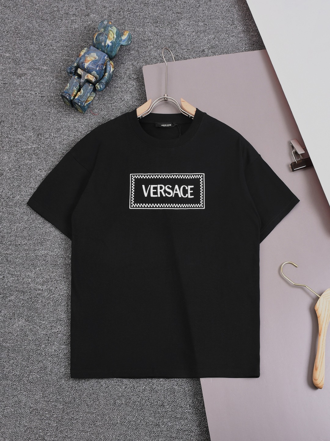VERSACE 25SS Versace clásico, camiseta de manga corta cuello redondo con estampado de letras en marco, sincronizado con…