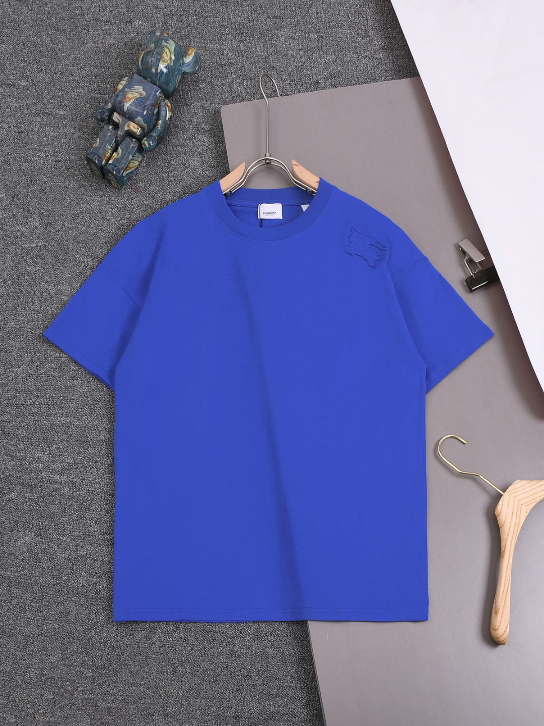 BURBERRY 25SS Burberry último modelo, hombro pequeño caballo de guerra bordado, camiseta de cuello redondo de manga cor…