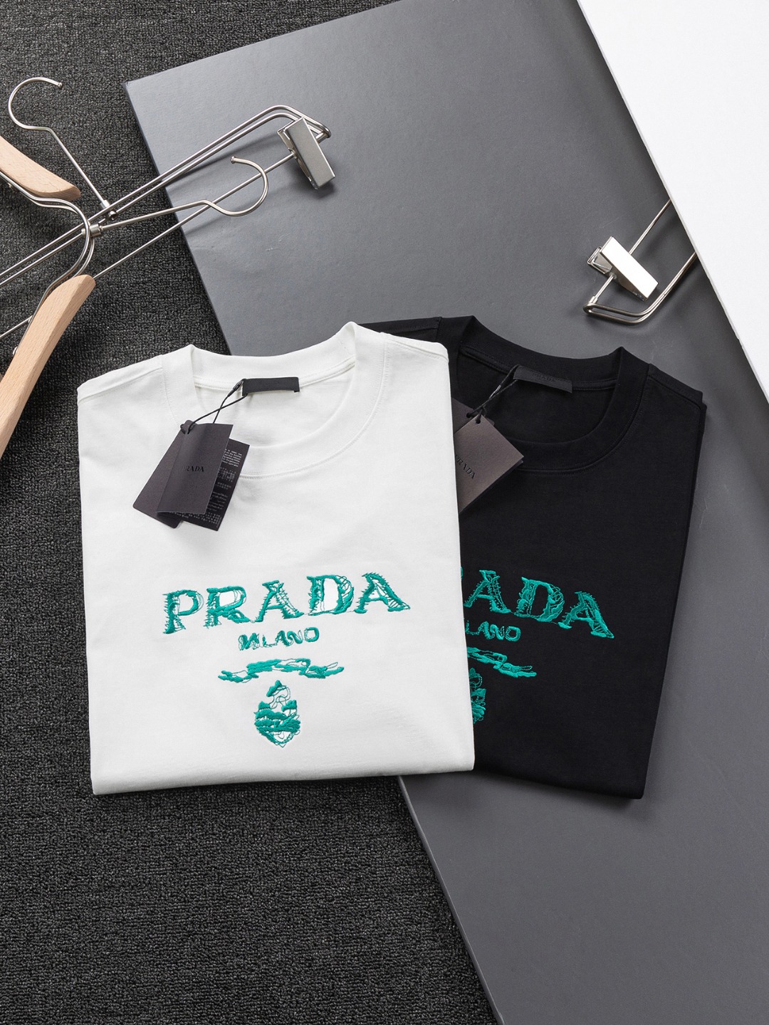 PRAD* versión ligeramente ancha S-Xl Prada/25ss nueva camiseta de manga corta con el clásico logo de letras tridimensio…