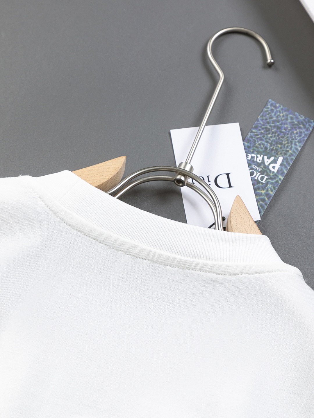 Dior CD 25s Black & White T-shirt: Luxury Comfort with Classic Embroidery - 图片 6