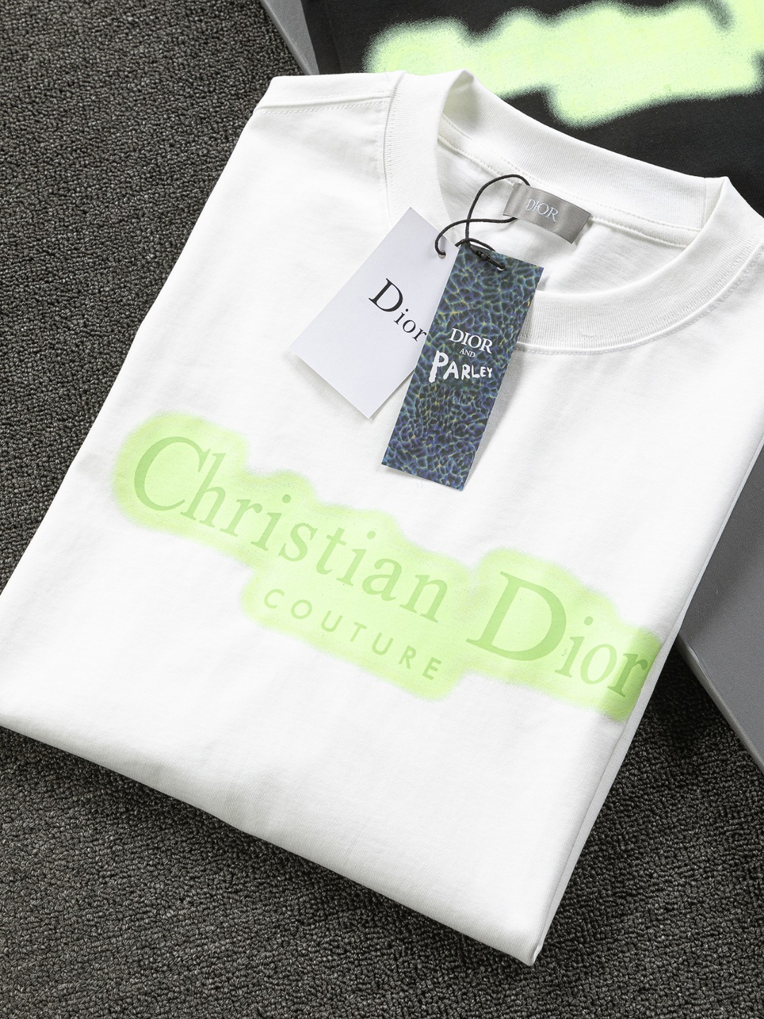 Dior CD 25s Black & White T-shirt: Luxury Comfort with Classic Embroidery - 图片 3