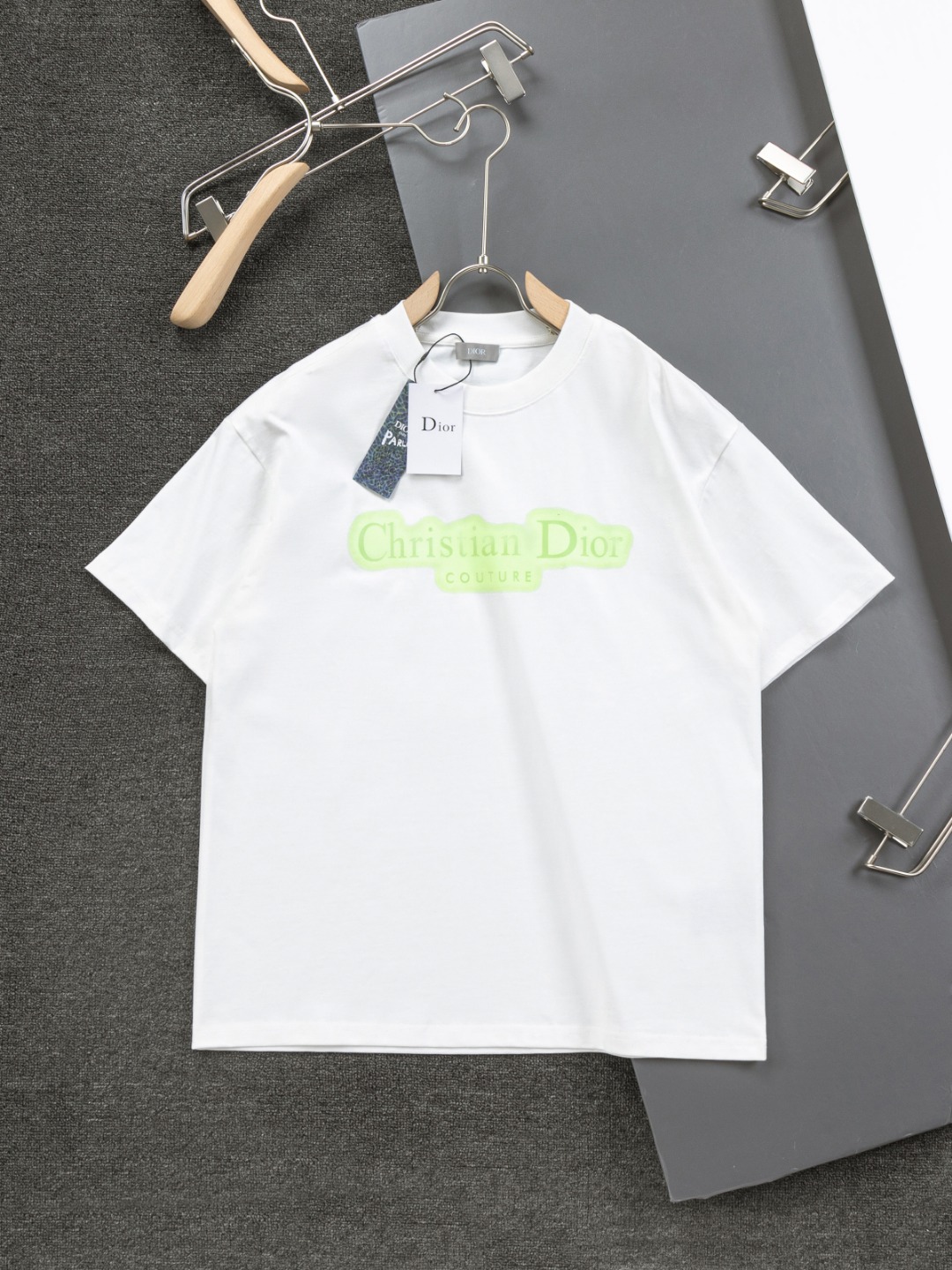 Dior CD 25s Black & White T-shirt: Luxury Comfort with Classic Embroidery - 图片 1