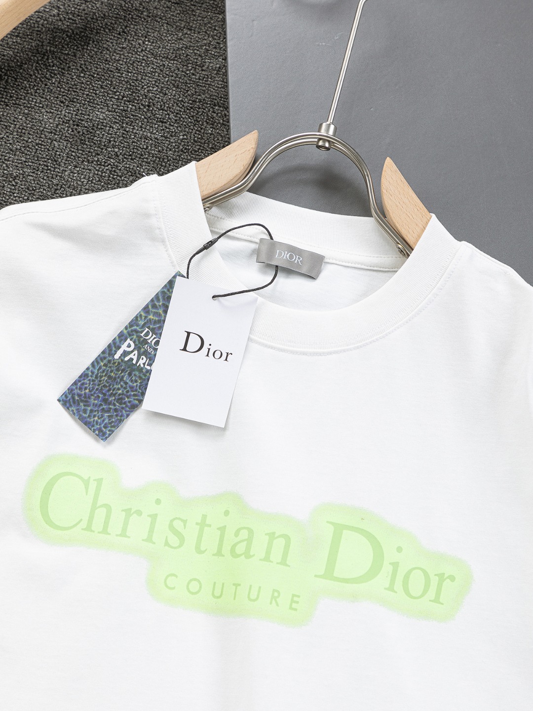 Dior CD 25s Black & White T-shirt: Luxury Comfort with Classic Embroidery - 图片 5
