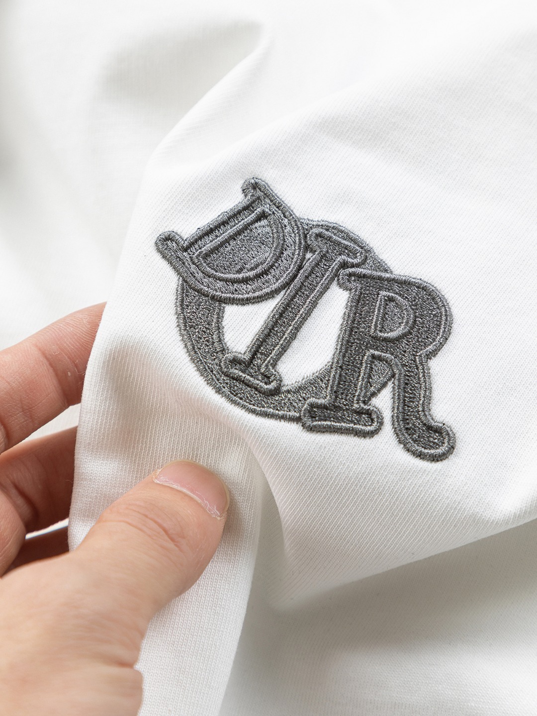Luxury Dior Embroidered Shirt: Classic Black and White Design, Perfect for Summer Comfort - 图片 7