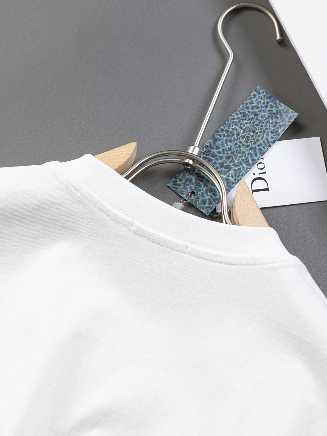 Luxury Dior Embroidered Shirt: Classic Black and White Design, Perfect for Summer Comfort - 图片 6