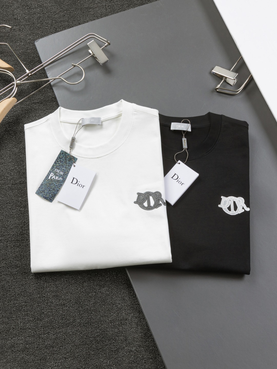 Dior Micro-wide CD 25ss Embroidered Shirt: Luxury Elegance in Black & White - 图片 3
