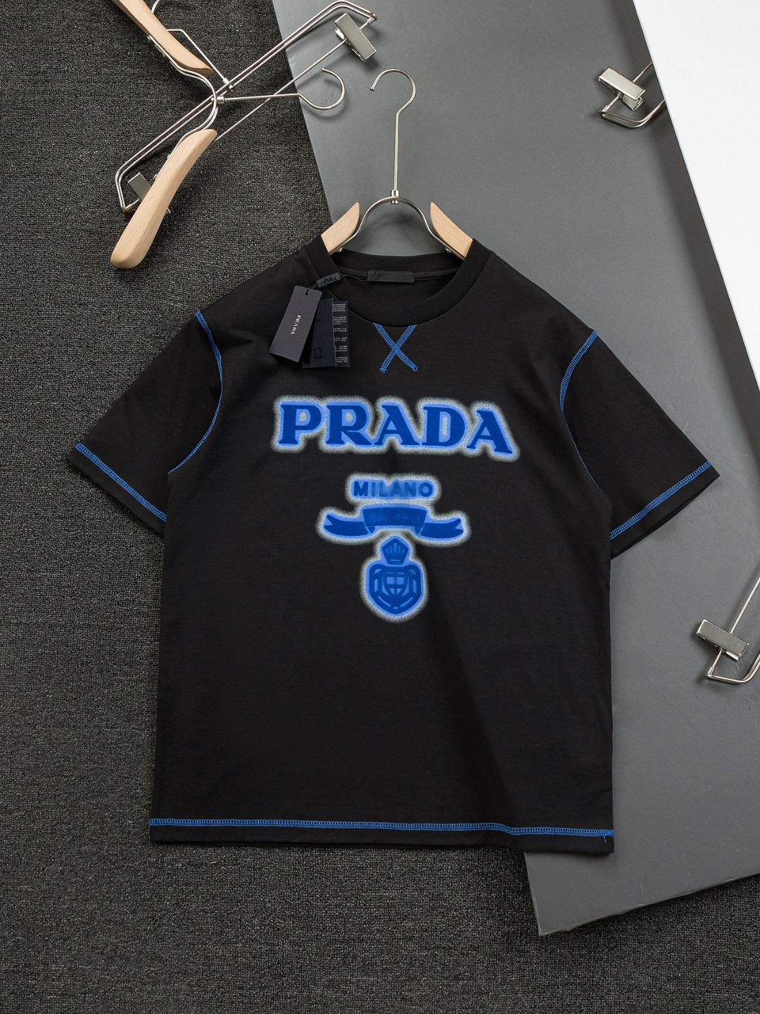 PRADA versión alta versión ligeramente ancha S-Xl Prada/25ss nuevo producto logo de halo de graffiti estampado en el pe…
