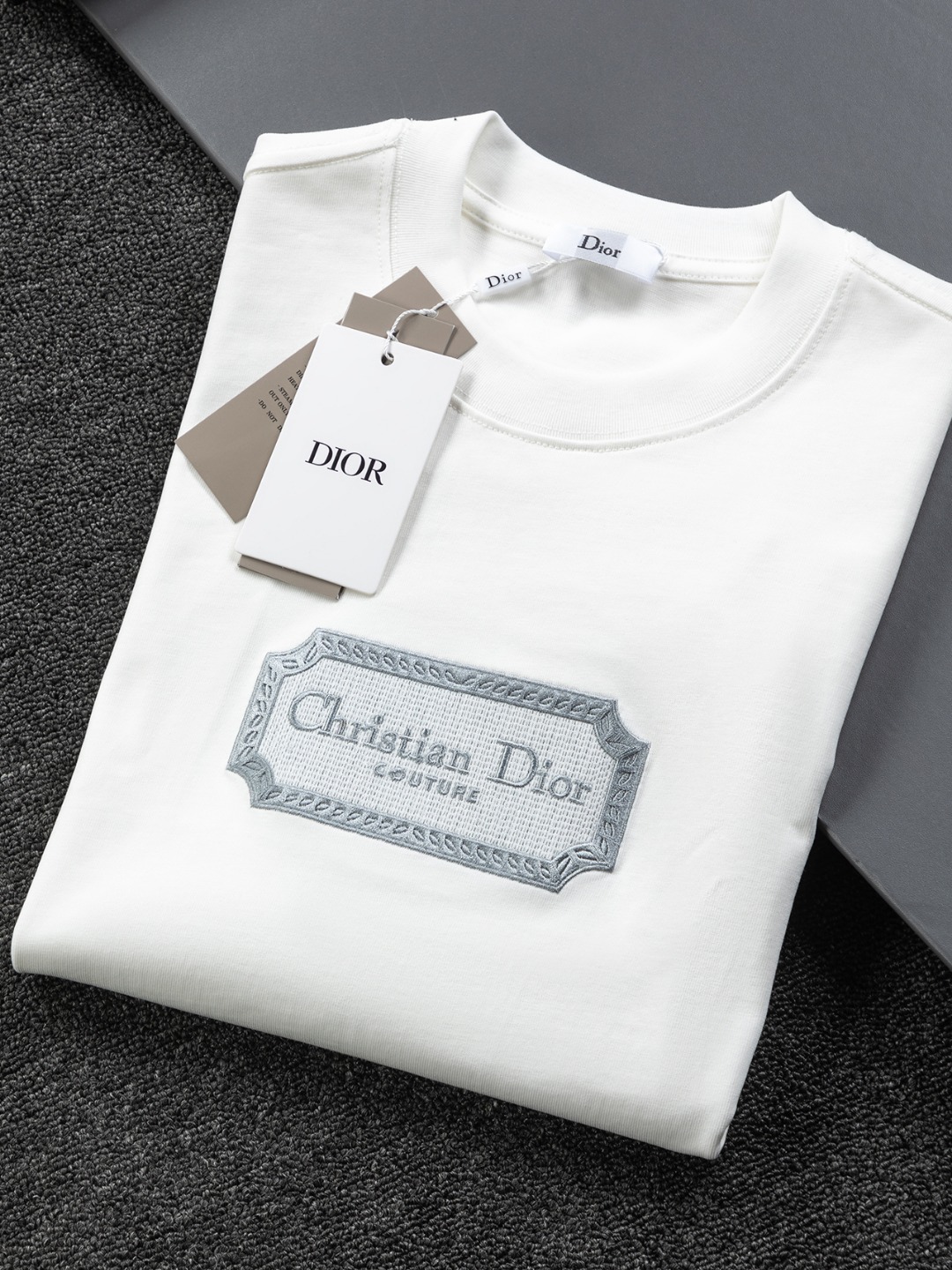 Dior CD Microwidese Embroidered Logo T-shirt in Black & White, 209 Collection - 图片 3