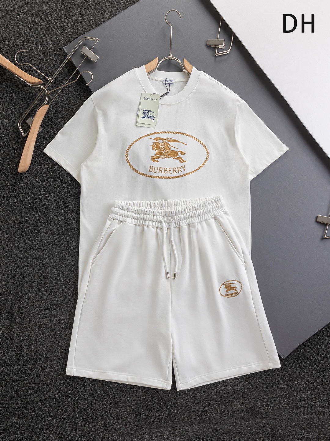 BURBERRY BBR War Horse Versión ligeramente ancha Los contadores S-Xl bbr 25ss están disponibles al mismo tiempo Bolsill…