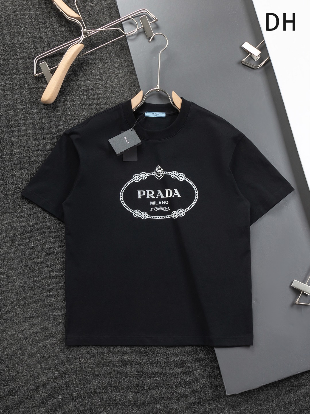 PRADA Triangle Logo Versión alta Versión ligeramente ancha S-Xl 25ss Contador de nuevos productos Mismo estilo Letras i…