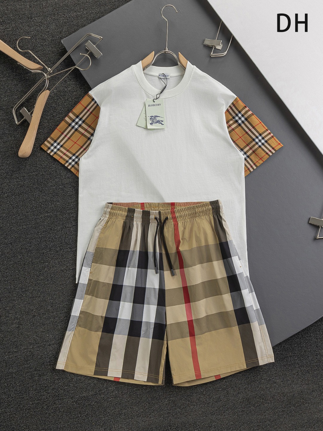 BURBERRY BBR War Horse bbr versión ligeramente ancha S-Xl BBR 25SS nuevo mostrador exclusivo de edición limitada último…
