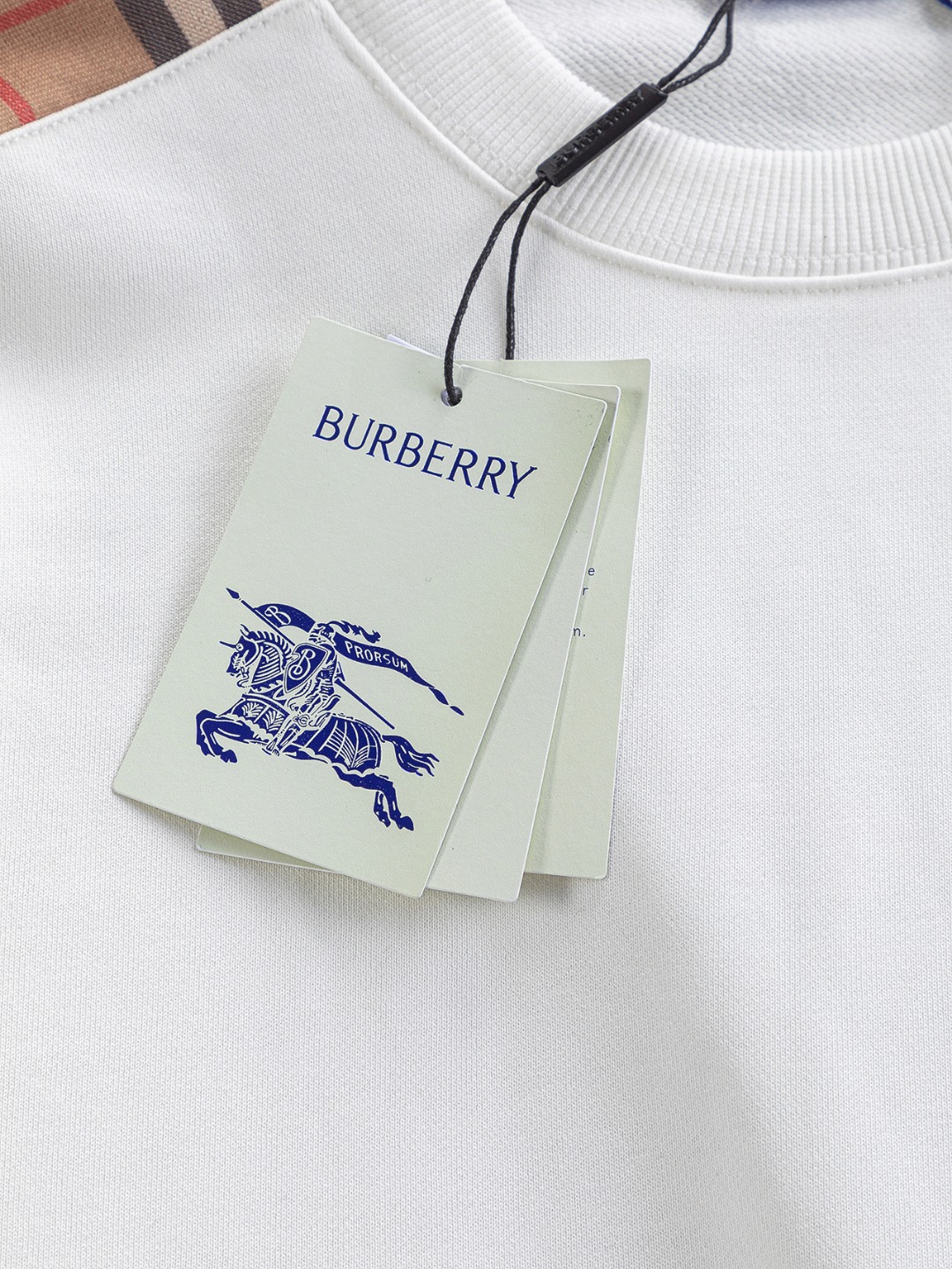 P160 BURBERRY BBR 巴宝莉 战马 bbr 微宽版型S-Xl
BBR 25SS秋冬款卫衣 新款独家限定 最顶级格纹错位不规则拼接骑士字母🪡刺绣logo 精美高工艺圆领卫衣 440克洗水面料T恤作为奢侈界的龙头,B家可谓是当之无愧了,而今天要说的这件作品,首先映入眼帘的就是宽松舒适的黑白纯色两大版型~~罗纹圆领成了其版型的最好修饰,而B家则是作为了上身LOGO罗列在前胸,更是匠心独具的别针设计,采用拼色设计,更加凸显质感!牛
黑白相间,最为传统的修饰方式加上最为简单的色阶对比形成了最为强烈而直接的对比,而这往往又是最为简洁明了的极简修饰方式~~一种怀旧的经典气息也在此作上不经意的蔓延开来!!
加上純棉材质的加持,无论是上身舒适度还是都是无可比拟的存在,可以说是夏日必备的良伴,优秀的透气性和舒适的穿搭感都是无可比拟的~推荐!!
尺码:S-XL
颜色:黑色 白色
尺寸表:
S:肩宽51-胸围56-衣长69
M:肩宽52.5-胸围58-衣长71
L:肩宽54-胸围60-衣长73
XL:肩宽55.5-胸围62-衣长75