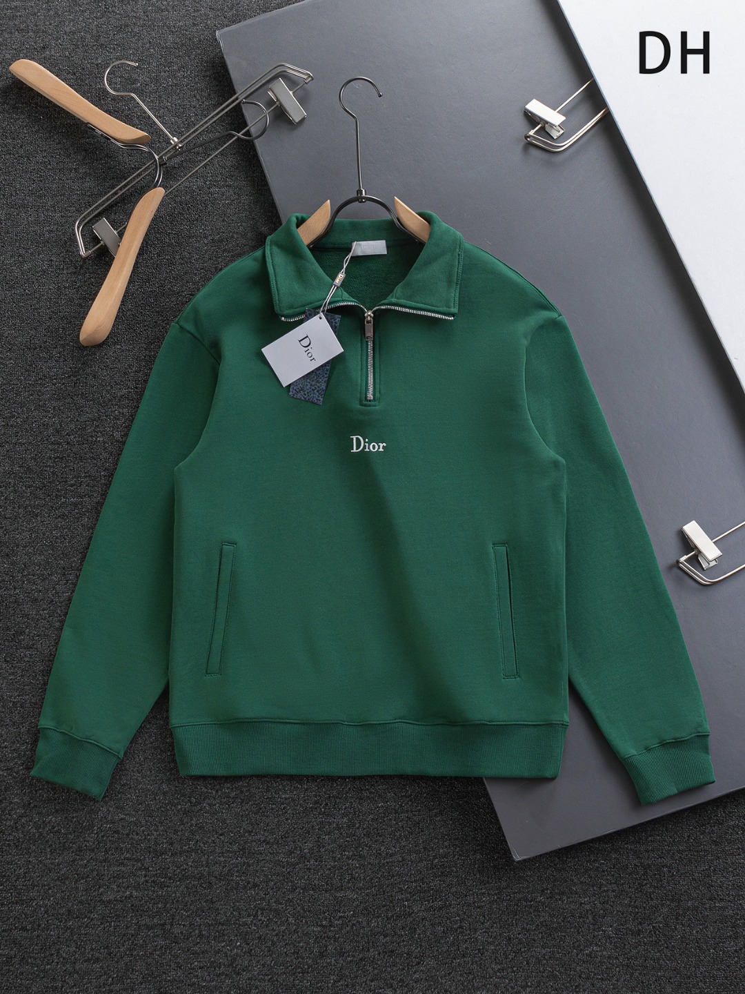 Dior 25SS Quarter-Zip Pullover Sweatshirt with Embroidered Logo - Green 2 o 1j2nfu0a81e8j1jqe93re1h194na