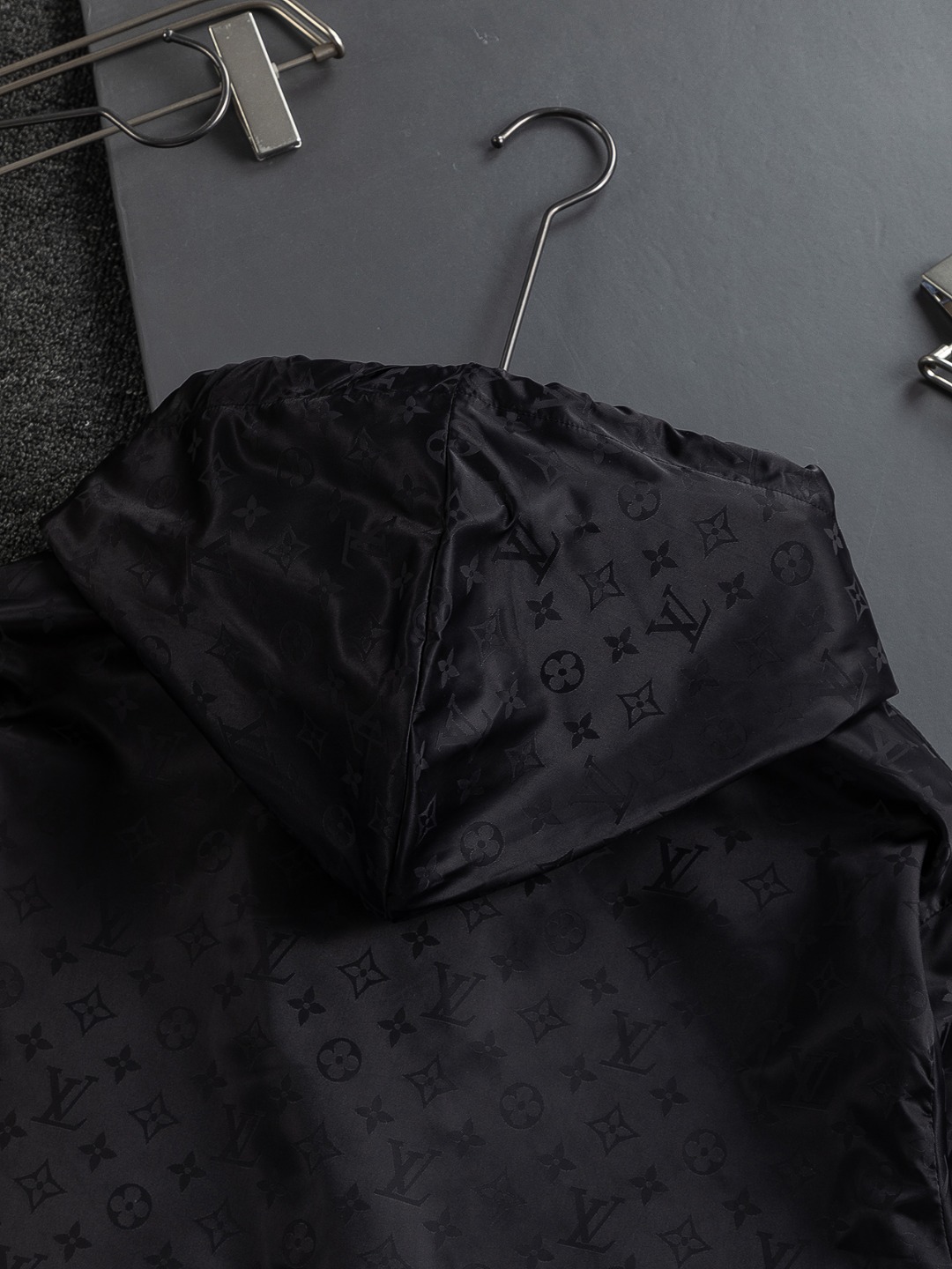 Louis Vuitton S-Xl Chaqueta con Capucha y Logotipo Estampado para Hombre 7 o 1j483lm5n18pn1nbq1hqt144g1vri6