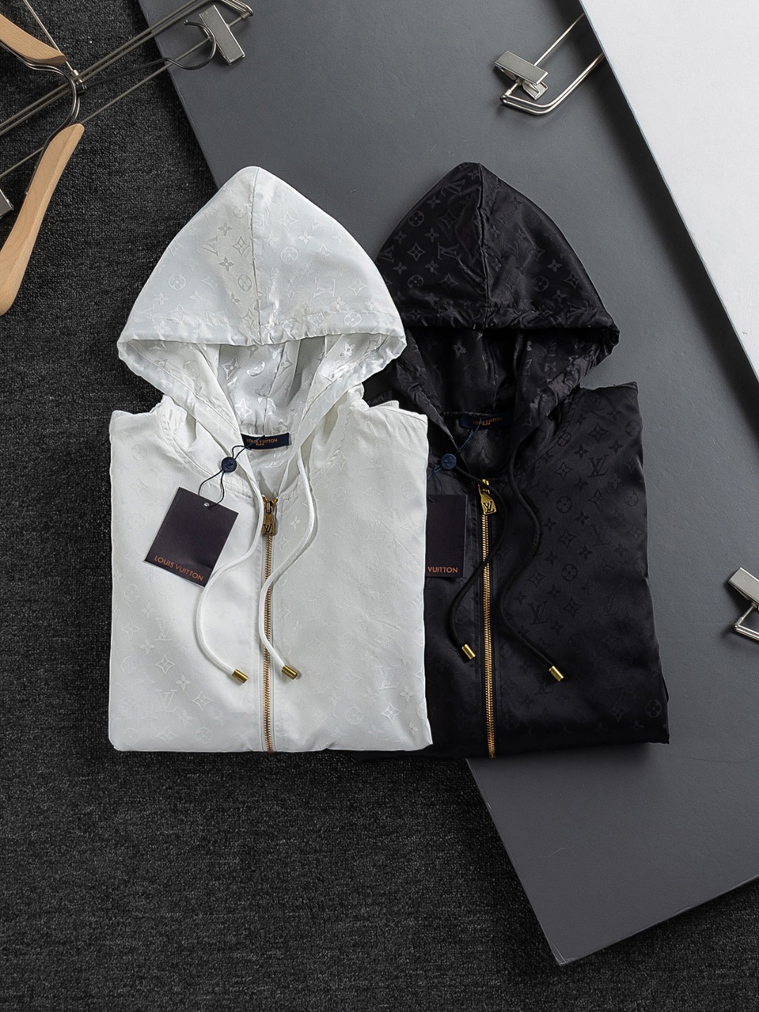 Louis Vuitton S-Xl Chaqueta con Capucha y Logotipo Estampado para Hombre 4 o 1j483lm5o6iruh9tv4moh8v78
