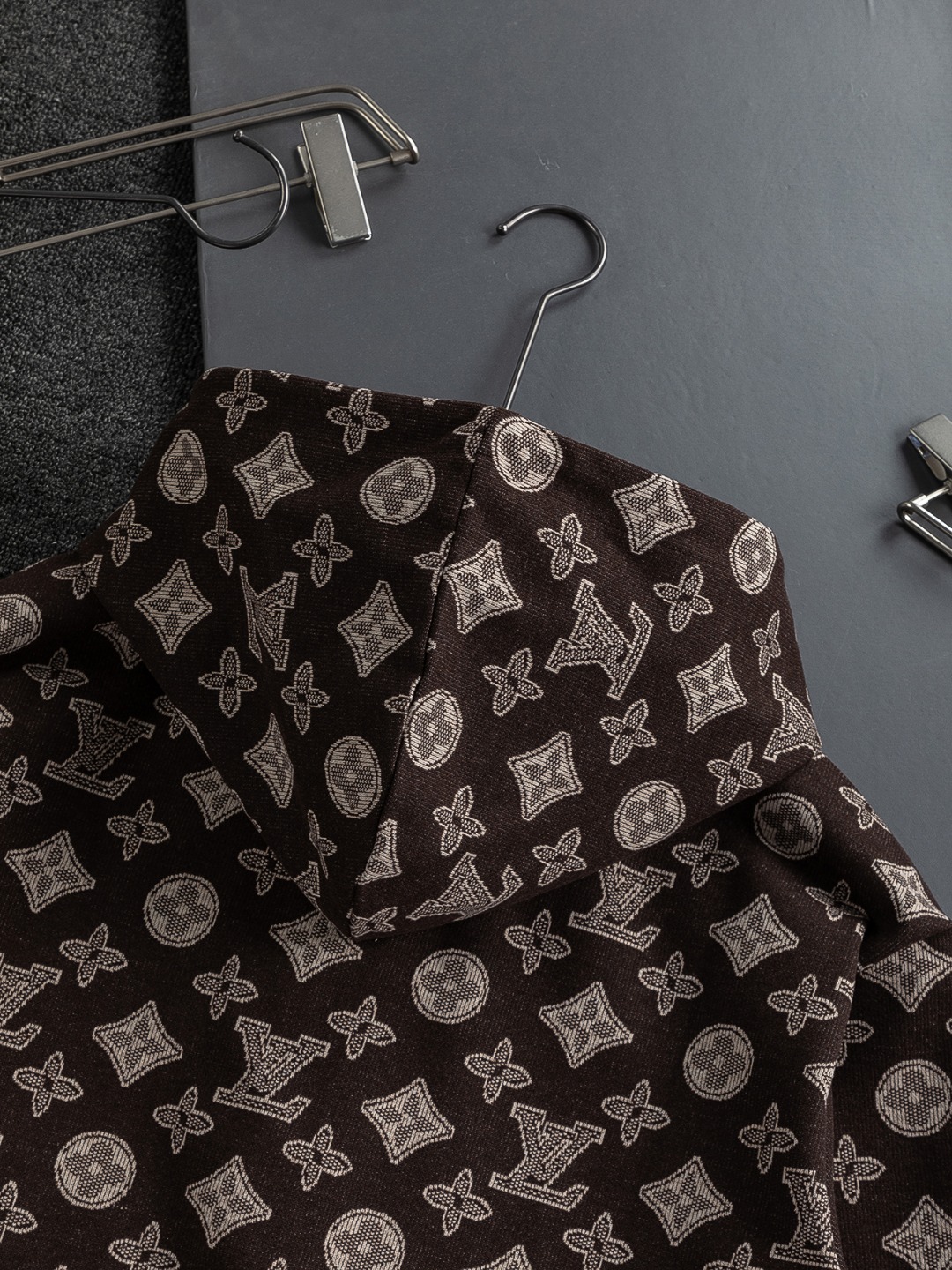Louis Vuitton Sudadera con Capucha Jacquard Trébol Monograma Marrón Unisex 7 o 1j485o513riq18b52hn1vju11t25