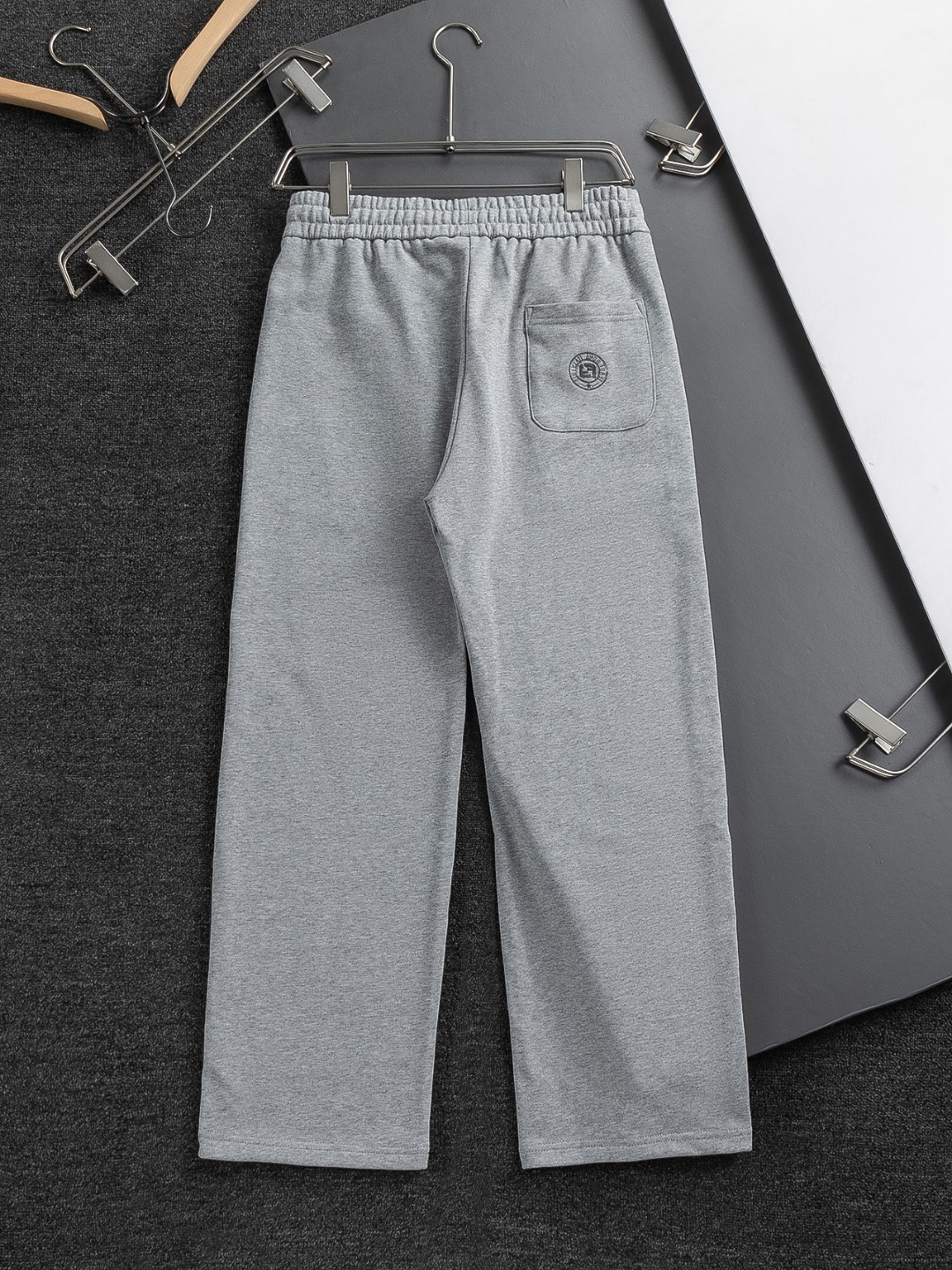 Pantalón Recto Fendi con Logo, Cómodo y Elegante para Hombre | Otoño/Invierno 3 o 1j4cu03kjuhq1bng1mpa1qc7uid1