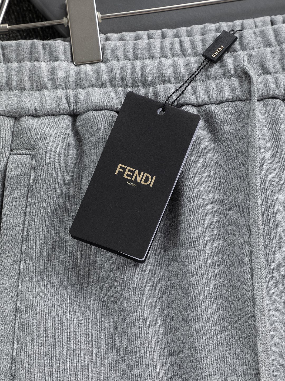 Pantalón Recto Fendi con Logo, Cómodo y Elegante para Hombre | Otoño/Invierno 10 o 1j4cu03kk100e17pv1kqp1m2v163u7