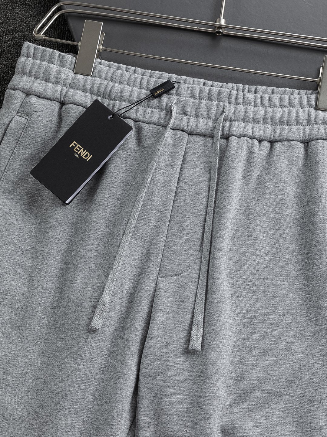 Pantalón Recto Fendi con Logo, Cómodo y Elegante para Hombre | Otoño/Invierno 7 o 1j4cu03kk1l4iau87pdpqv1dh8