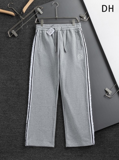 Pantalón Recto Loewe con Detalle de Logotipo Bordado y Cinta Lateral 1 Pantalón Recto Loewe con Detalle de Logotipo Bordado y Cinta Lateral