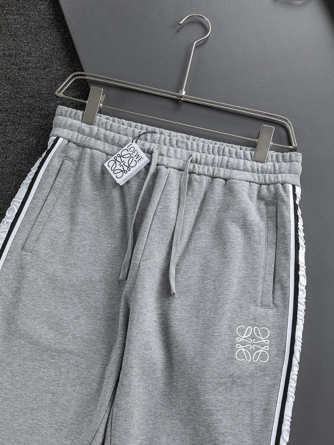 Pantalón Recto Loewe con Detalle de Logotipo Bordado y Cinta Lateral 6 o 1j4cud3p81tnmnl012sqcvo95d7