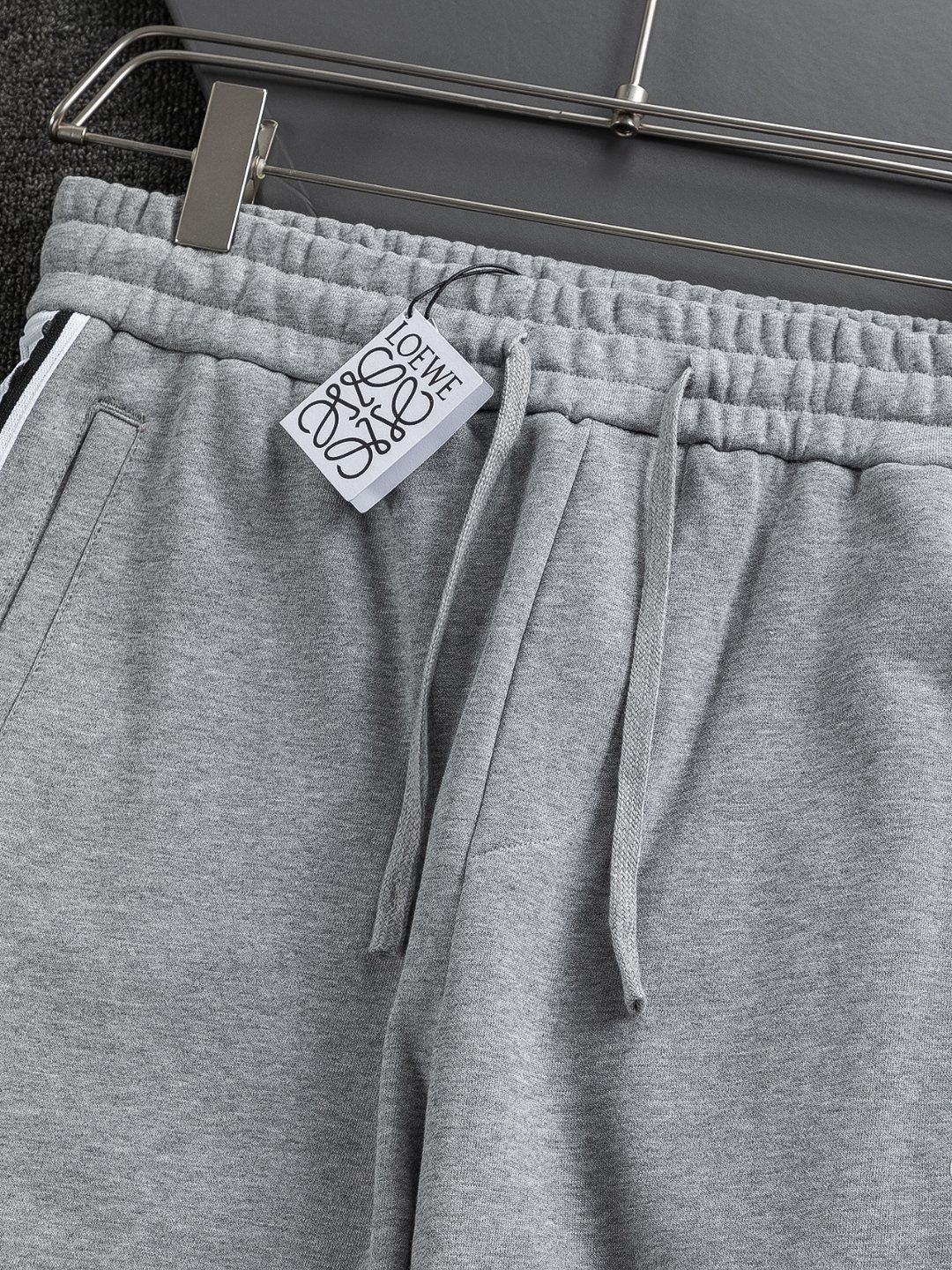 Pantalón Recto Loewe con Detalle de Logotipo Bordado y Cinta Lateral 7 o 1j4cud3p9il3ljqvsj1ql9ehu9