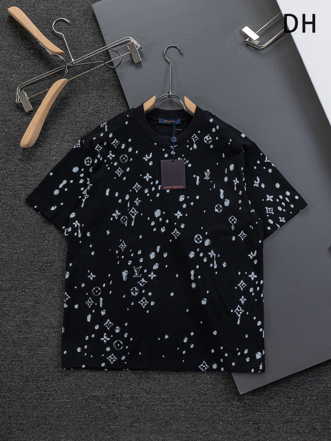 P90 Louis Vuitton Louis Vuitton 1V LV lv versión ligeramente ancha S-XL LV 26ss nuevos productos están disponibles en l…