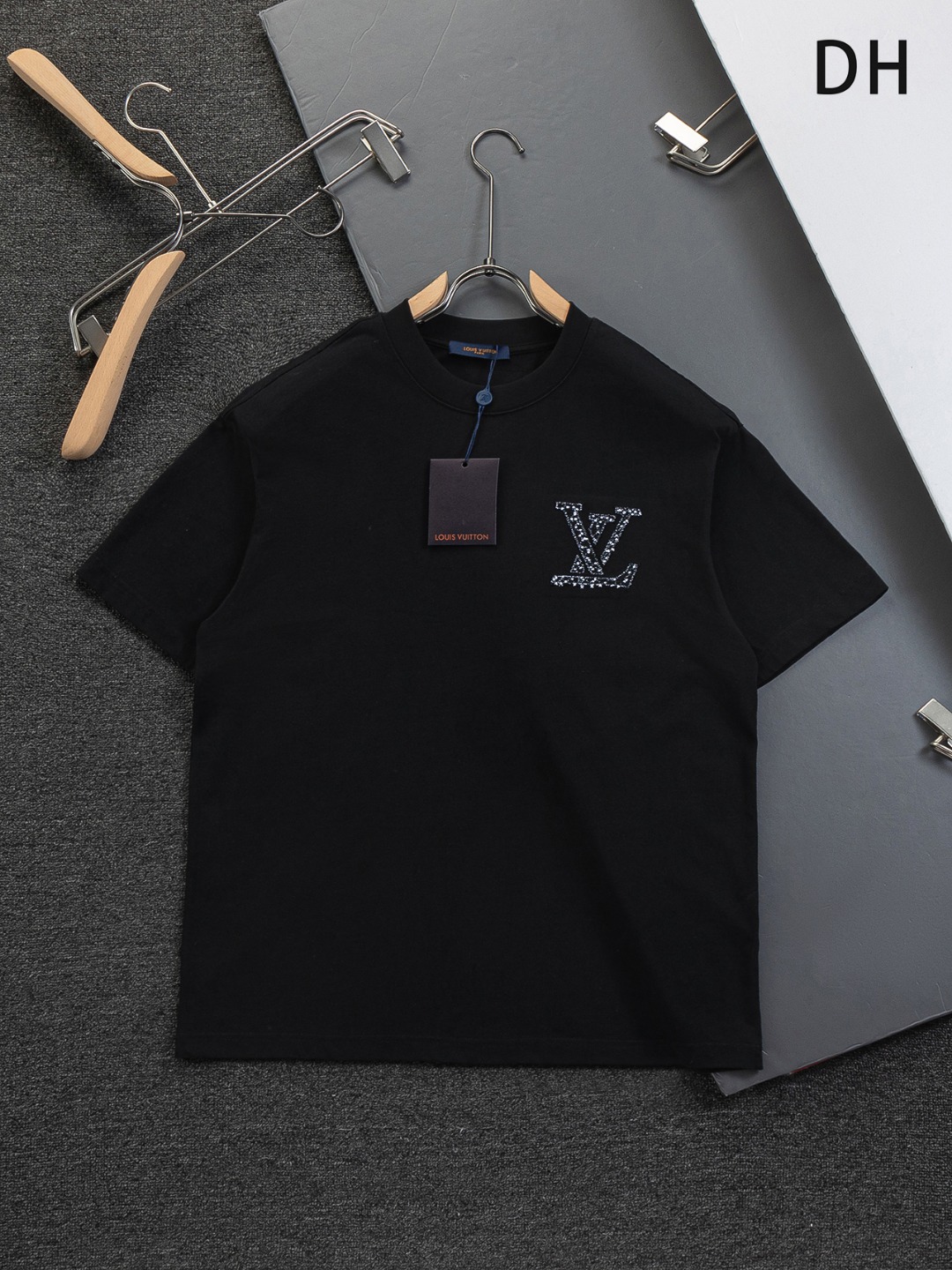 P100 Louis Vuitton 1V LV lv versión ligeramente ancha S-XL LV 26ss nuevos productos están disponibles en los mostradore…