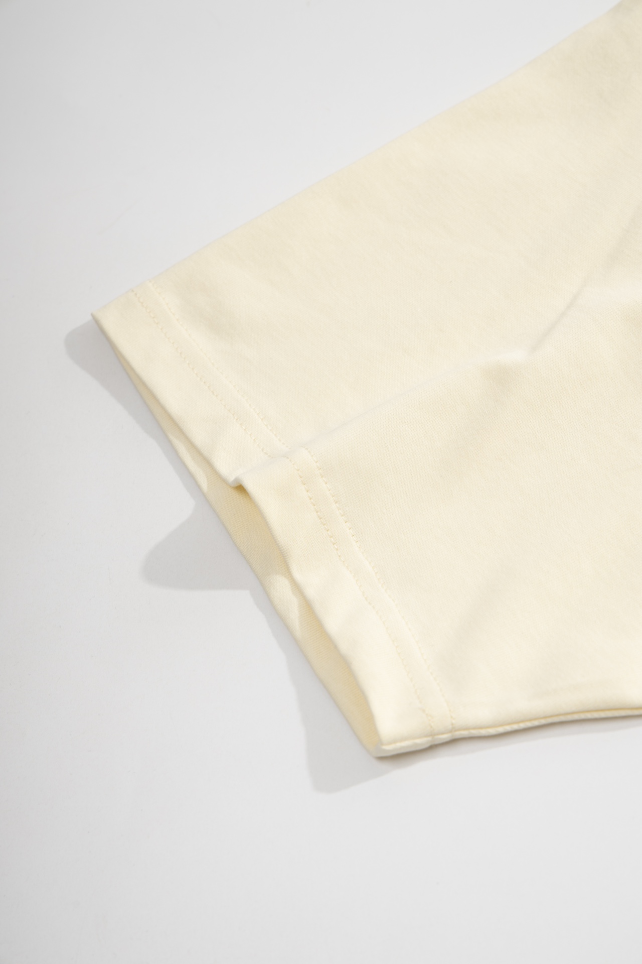 S60GucciGTNF北面联名短袖T恤采用16支100%纯棉260g面料搭配32支1X1棉盖丝罗纹面料
