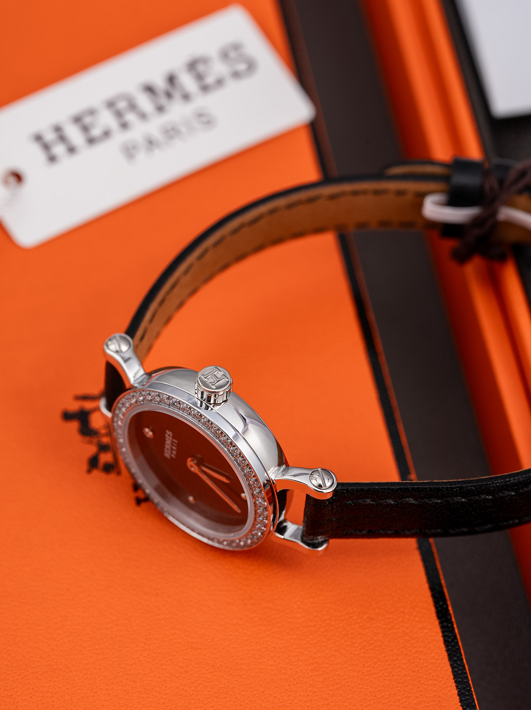 Luxurious Faubourg Watch: Classic Elegance with Emerald Drill and Swiss Quartz Core - 图片 5