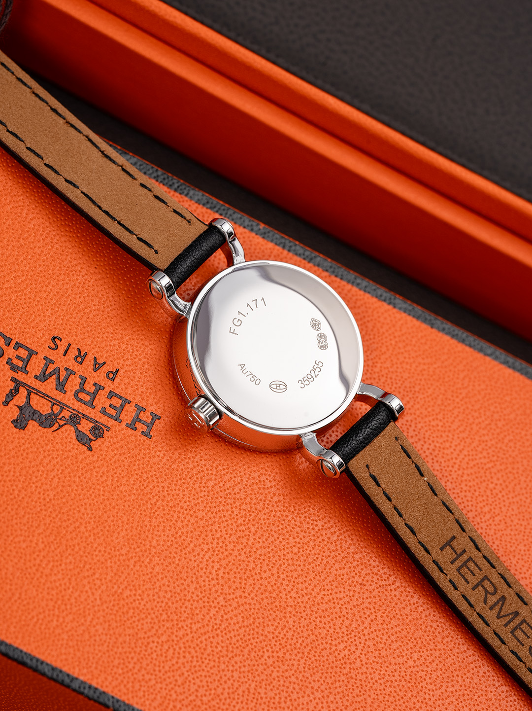 Luxurious Faubourg Watch: Classic Elegance with Emerald Drill and Swiss Quartz Core - 图片 6