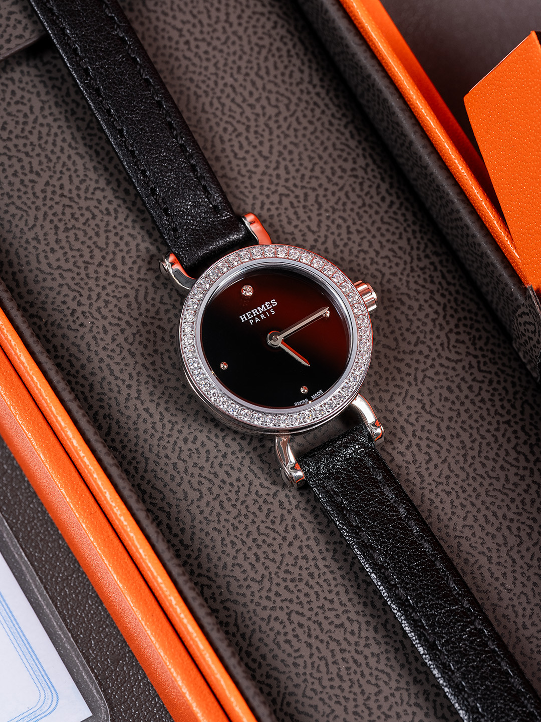 Luxurious Faubourg Watch: Classic Elegance with Emerald Drill and Swiss Quartz Core - 图片 4