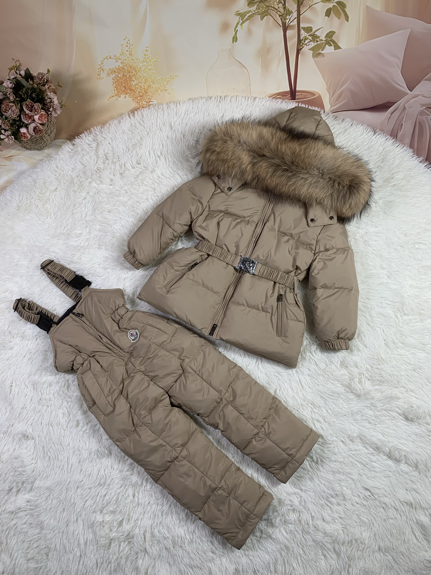 NO:578837,Ready-stock children's down jacket suit, natural large fur, size 0-2-4-6-8-10-12, suitable for height 85-95----135-145, multi-color options!  Can be used as velvet lining, clothes, down jacket,19860909现货儿童羽绒服套装, 天然大毛皮, 尺寸0-2-4-6-8-10-12 适合身高85-95----135-145 多色选择！可做天鹅绒衬里,衣服,down jacket,,Children's