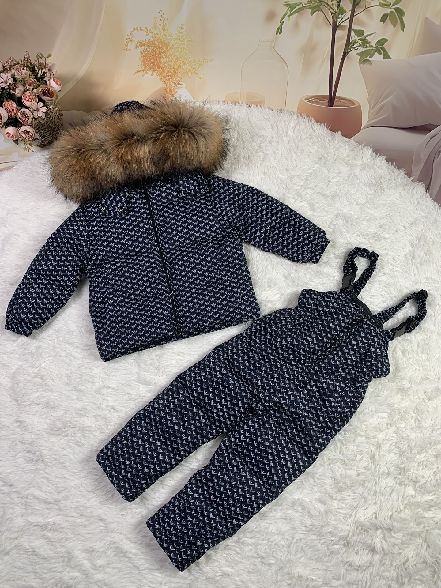 NO:578821,Children's colorful down jacket suit, natural large fur, size 0-2-4-6-8-10-12, suitable for height 85-95----135-145, clothes, down jacket,19860909儿童花色羽绒服套装, 天然大毛皮, 尺寸0-2-4-6-8-10-12 适合身高85-95----135-145,衣服,down jacket,,Children's
