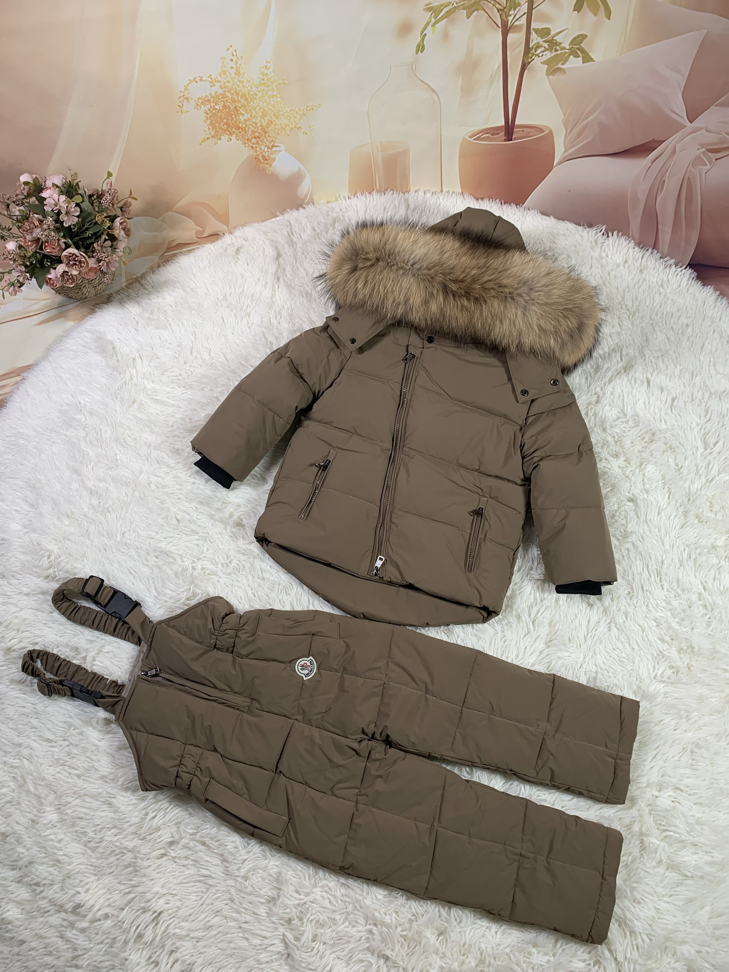 NO:575330,Ready-stock children's down jacket suit, natural large fur, size 0-2-4-6-8-10-12, suitable for height 85-95----135-145, multi-color options!  ,clothes,down jacket,19860909现货儿童羽绒服套装, 天然大毛皮, 尺寸0-2-4-6-8-10-12 适合身高85-95----135-145 多色选择！,衣服,down jacket,,Children's