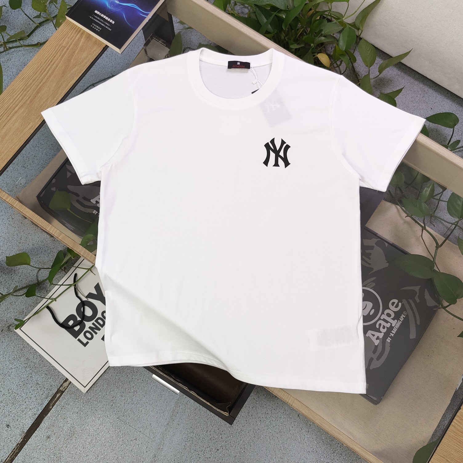 MLB New York Yankees Basic Logo T-Shirt, Unisex Cotton Tee, Casual Style