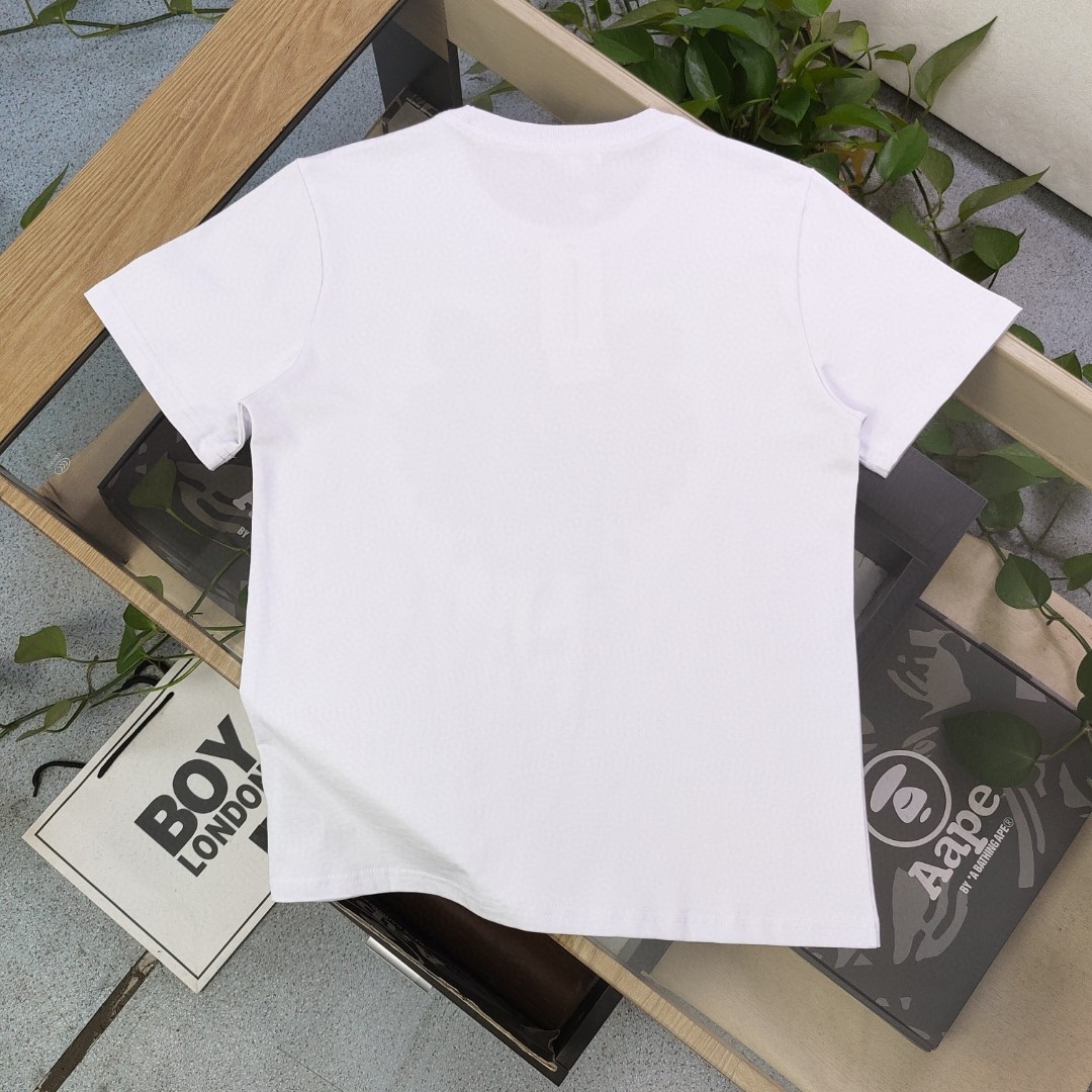 💰90
【款号：Su701】高版本
2025新款KENZO高田贤三刺绣老虎头图案logo绣花休闲情侣短袖T恤，简单整洁的配色，吸睛且高端大气，胸前几十万针精工刺绣，依然保持一丝不苟的严谨态度，给您高端品质，采用最受欢迎的丝光棉精棉面料，优质透气，舒适凉爽。内里刺绣处，网纱处理，亲肤舒适，男女同款！
颜色：白色 黑色
尺码：S～XL
    肩宽 胸围 衣长
S    42    100   65
M    44   104   67
L    46   108   69
XL  48    112   71
（注：手工测量，误差1-2cm）