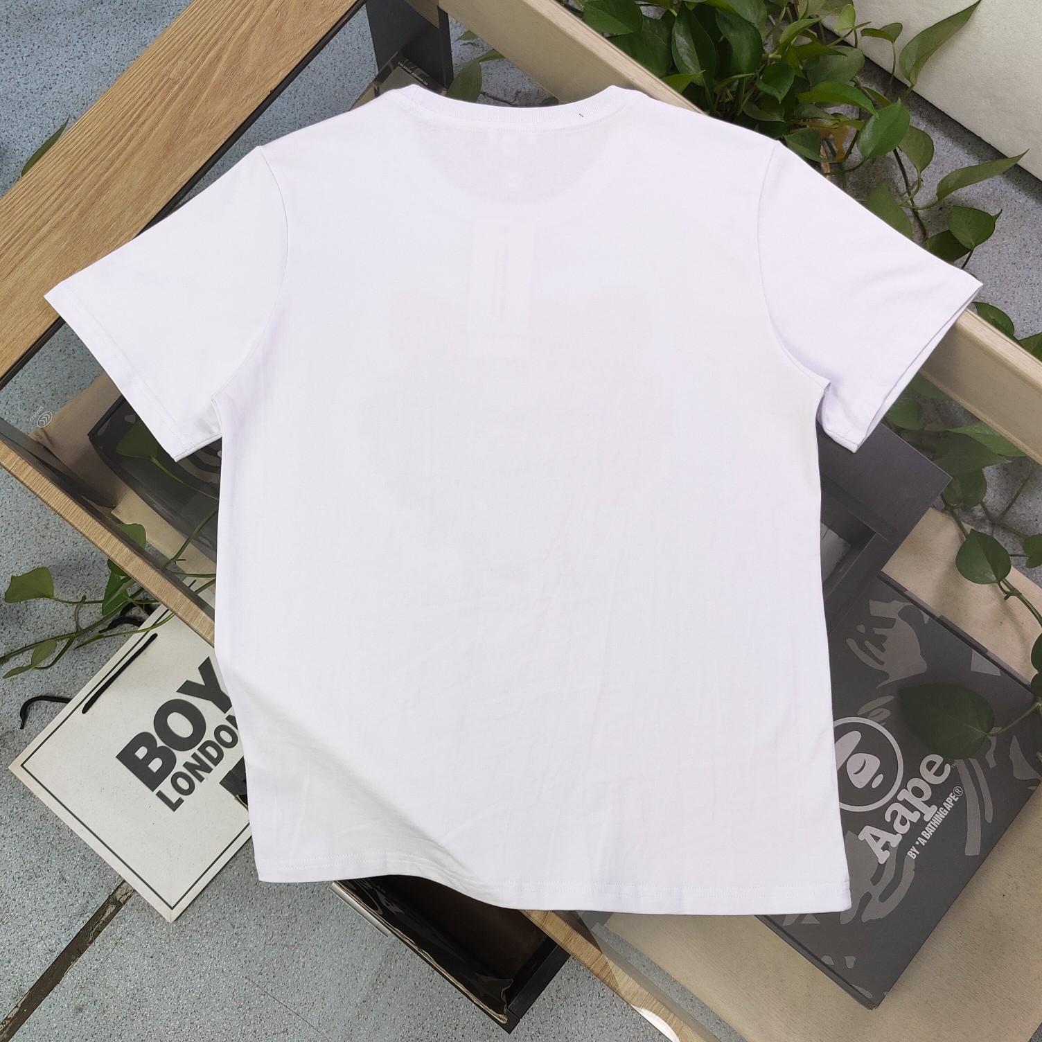 💰90
【款号：Su707】高版本
2025新款KENZO高田贤三刺绣老虎头图案logo绣花休闲情侣短袖T恤，简单整洁的配色，吸睛且高端大气，胸前几十万针精工刺绣，依然保持一丝不苟的严谨态度，给您高端品质，采用最受欢迎的丝光棉精棉面料，优质透气，舒适凉爽。内里刺绣处，网纱处理，亲肤舒适，男女同款！
颜色：白色 黑色
尺码：S～XL
    肩宽 胸围 衣长
S    42    100   65
M    44   104   67
L    46   108   69
XL  48    112   71
（注：手工测量，误差1-2cm）