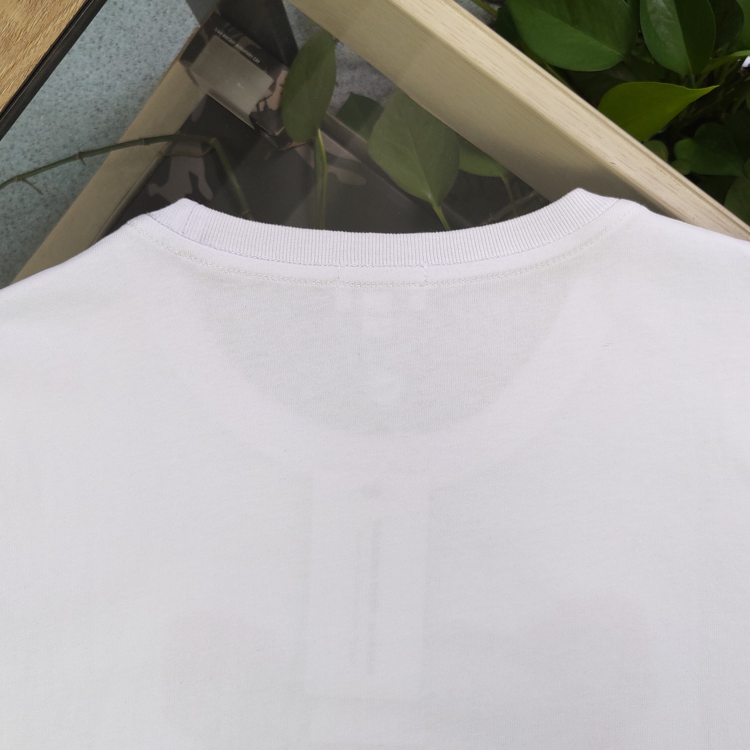 💰90
【款号：Su707】高版本
2025新款KENZO高田贤三刺绣老虎头图案logo绣花休闲情侣短袖T恤，简单整洁的配色，吸睛且高端大气，胸前几十万针精工刺绣，依然保持一丝不苟的严谨态度，给您高端品质，采用最受欢迎的丝光棉精棉面料，优质透气，舒适凉爽。内里刺绣处，网纱处理，亲肤舒适，男女同款！
颜色：白色 黑色
尺码：S～XL
    肩宽 胸围 衣长
S    42    100   65
M    44   104   67
L    46   108   69
XL  48    112   71
（注：手工测量，误差1-2cm）