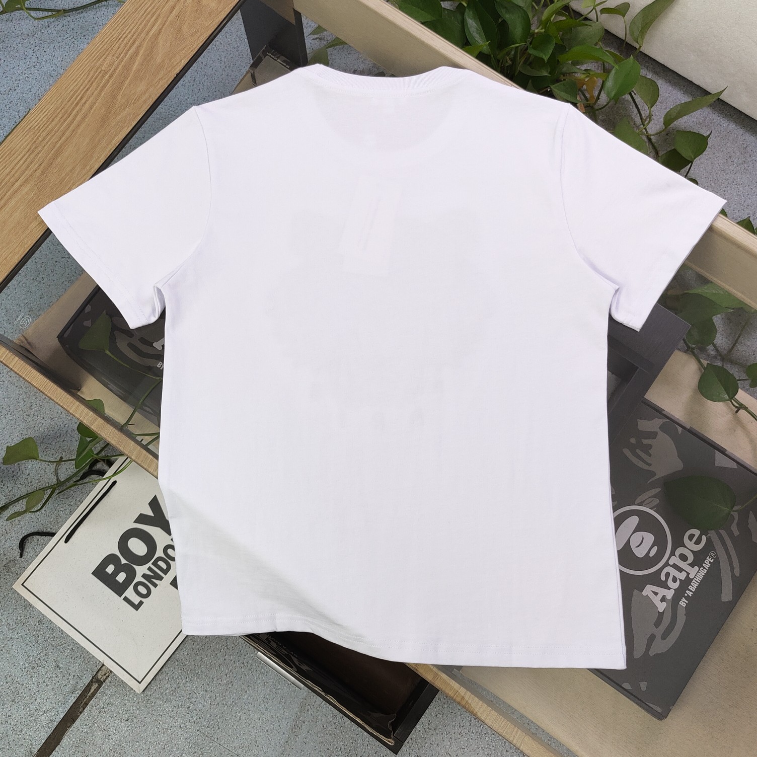 💰90
【款号：Su705】高版本
2025新款KENZO高田贤三刺绣老虎头图案logo绣花休闲情侣短袖T恤，简单整洁的配色，吸睛且高端大气，胸前几十万针精工刺绣，依然保持一丝不苟的严谨态度，给您高端品质，采用最受欢迎的丝光棉精棉面料，优质透气，舒适凉爽。内里刺绣处，网纱处理，亲肤舒适，男女同款！
颜色：黑色 白色
尺码：S～XL
    肩宽 胸围 衣长
S    42    100   65
M    44   104   67
L    46   108   69
XL  48    112   71
（注：手工测量，误差1-2cm）